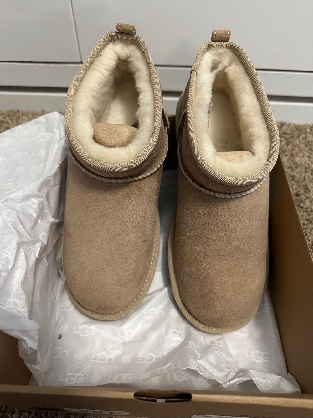 UGG - Classic Ultra Mini
